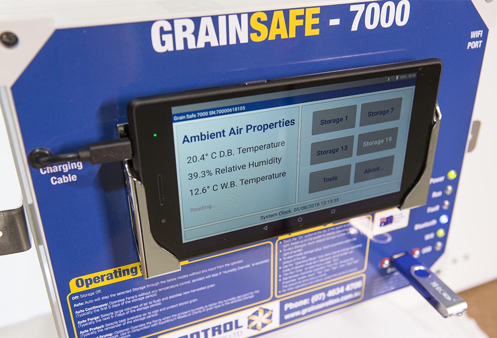 GrainSafe 7000 display showing grain ambient air properties